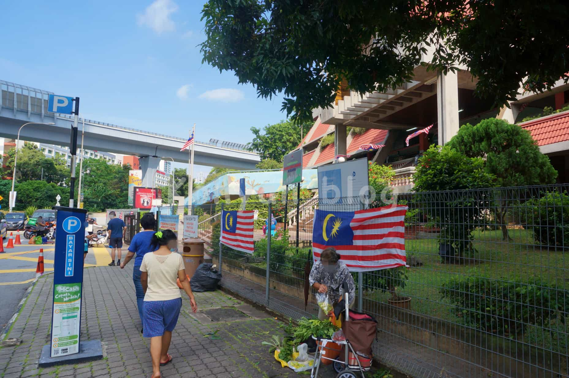 TTDI wet market 入り口