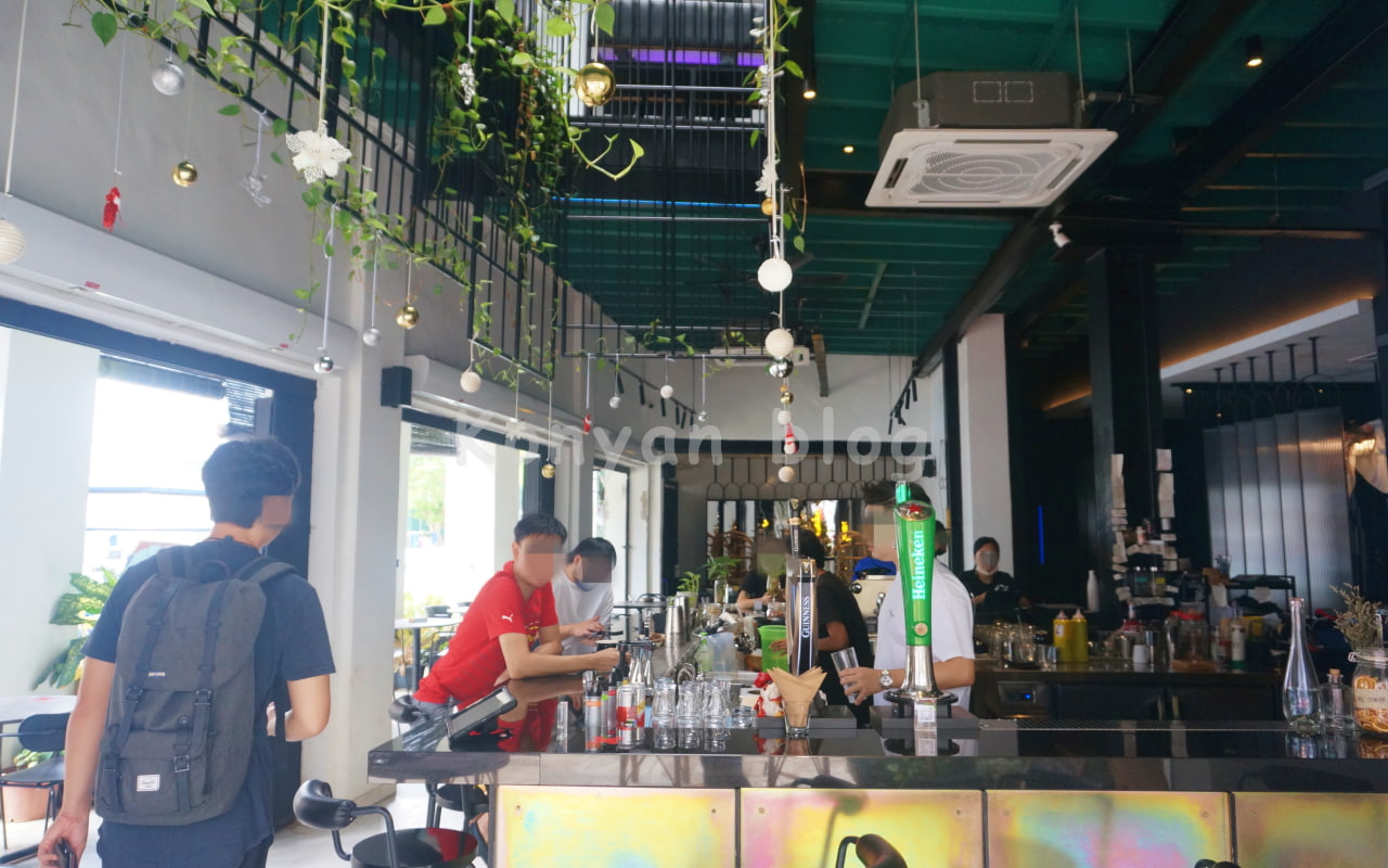 Wildflowers chinatown malaysia バー bar