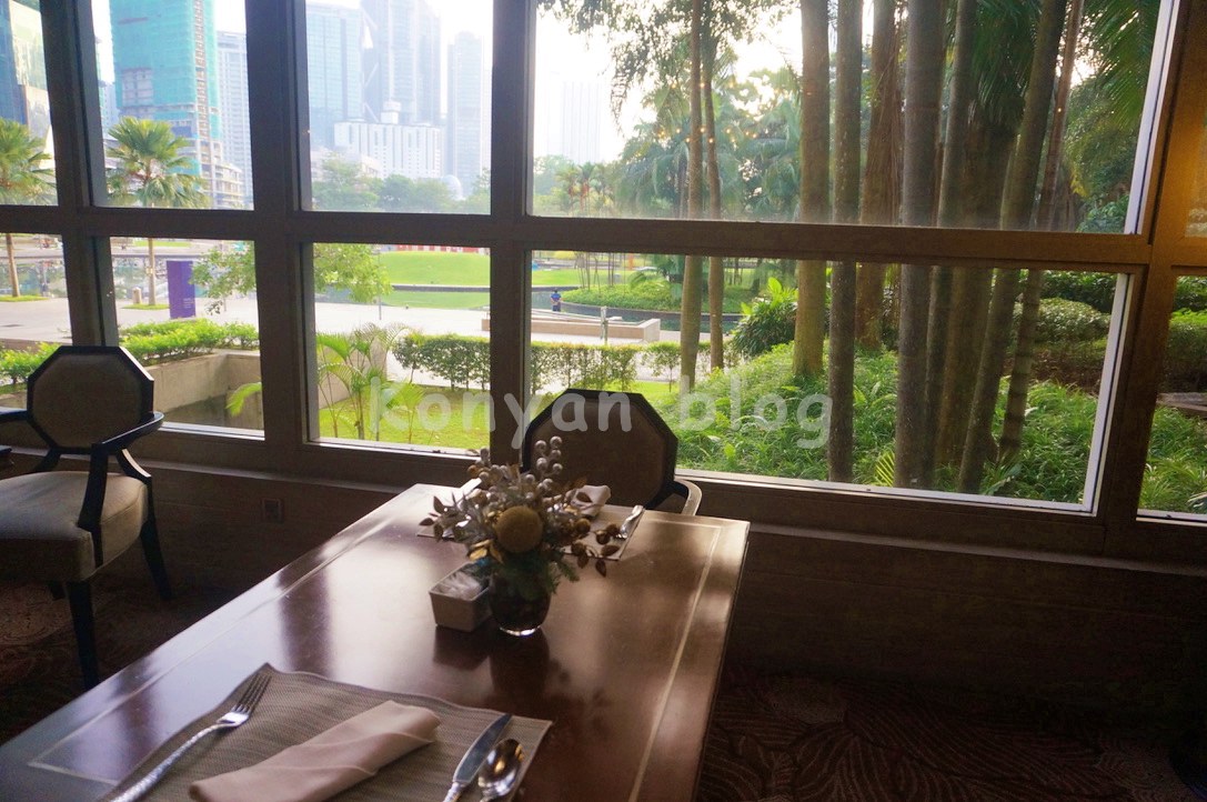 Mandarin Oriental KL mosai breakfast 朝食　KLCC公園