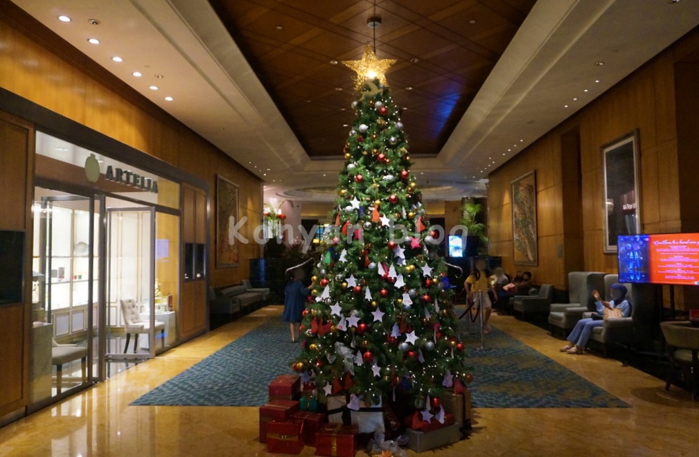 Mandarin Oriental Kuala Lumpur ロビー　クリスマスツリー