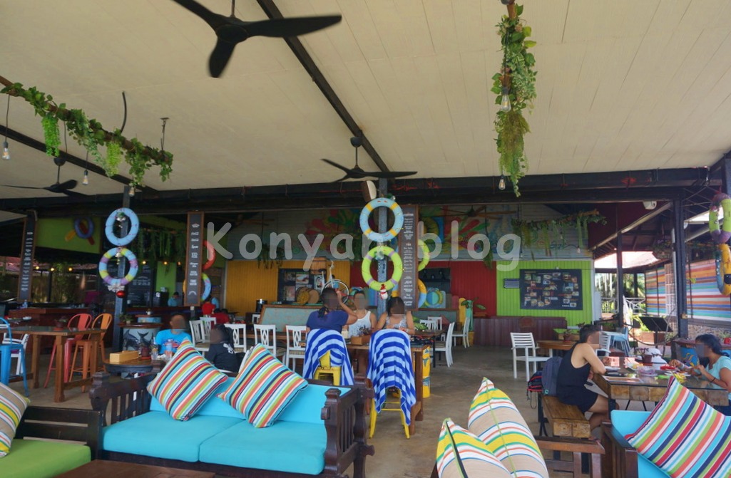 pulau manukan beach kota kinabalu sabah cafe 店内