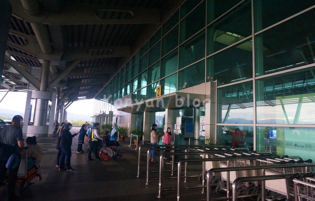kota kinabalu international airport departure hall 入り口