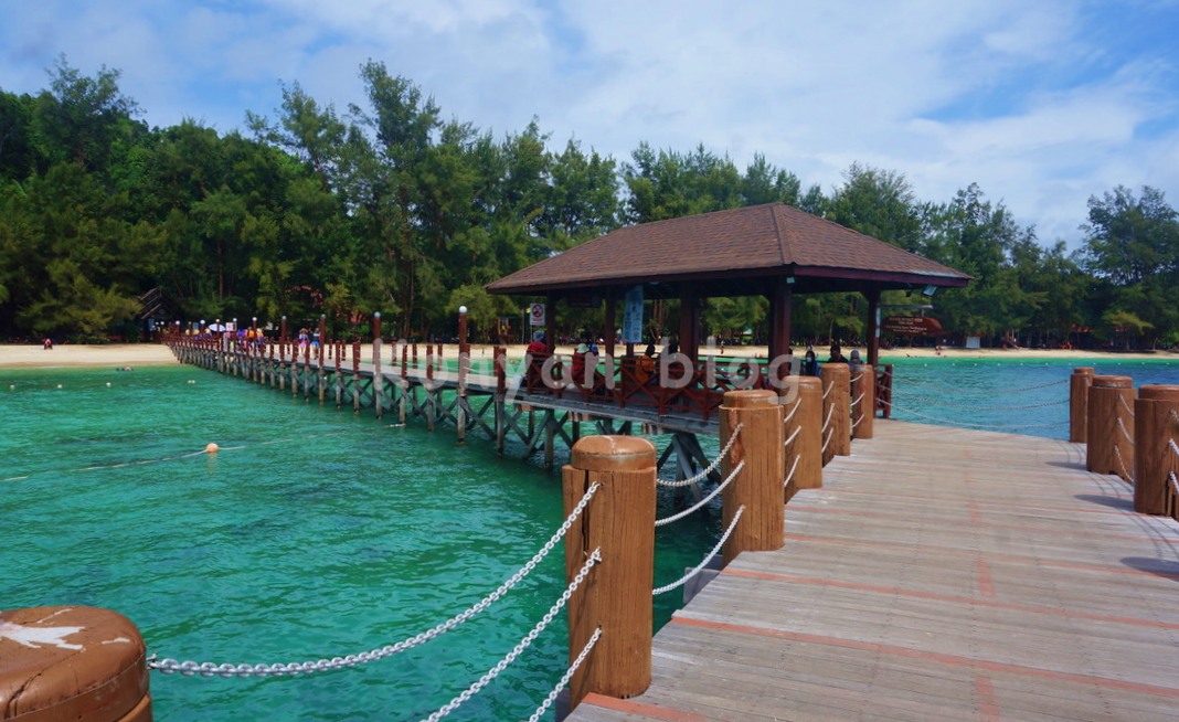 pulau manukan beach kota kinabalu sabah 桟橋