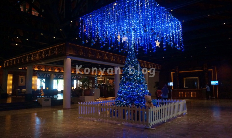 shangri la tanjung aru kota kinabaru lobby christmas tree