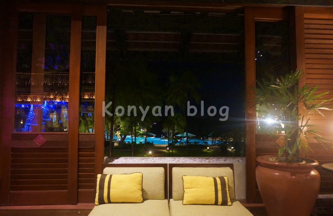 shangri la tanjung aru kota kinabaru lobby sofa