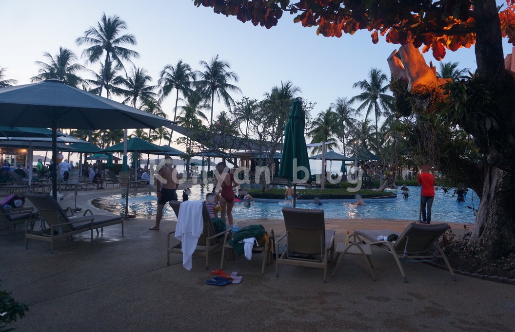 shangri la tanjung aru kota kinabaru pool side