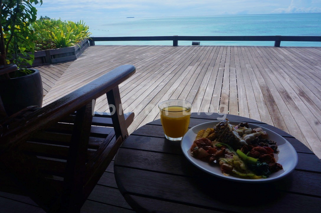 Sipadan Kapalai Dive Resort お昼ごはん 海を見ながら