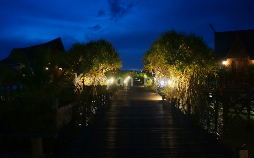 Sipadan Kapalai Dive Resort 夜 villaに帰る歩道