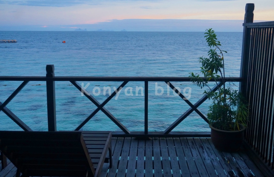 Sipadan Kapalai Dive Resort 部屋のテラス 海　夕日