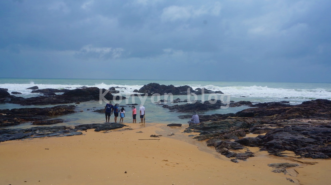 Tanjong Jara Resort 海岸 岩石 家族