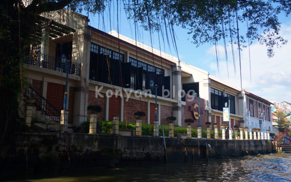 Melaka River Park and Cruise hardrock cafe