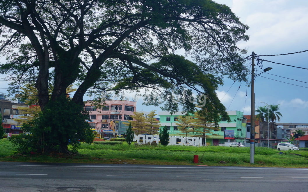 port dickson 広場