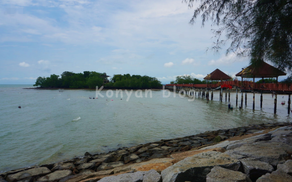 Pantai Cahaya Pulau Burung Walkway & Watch Tower